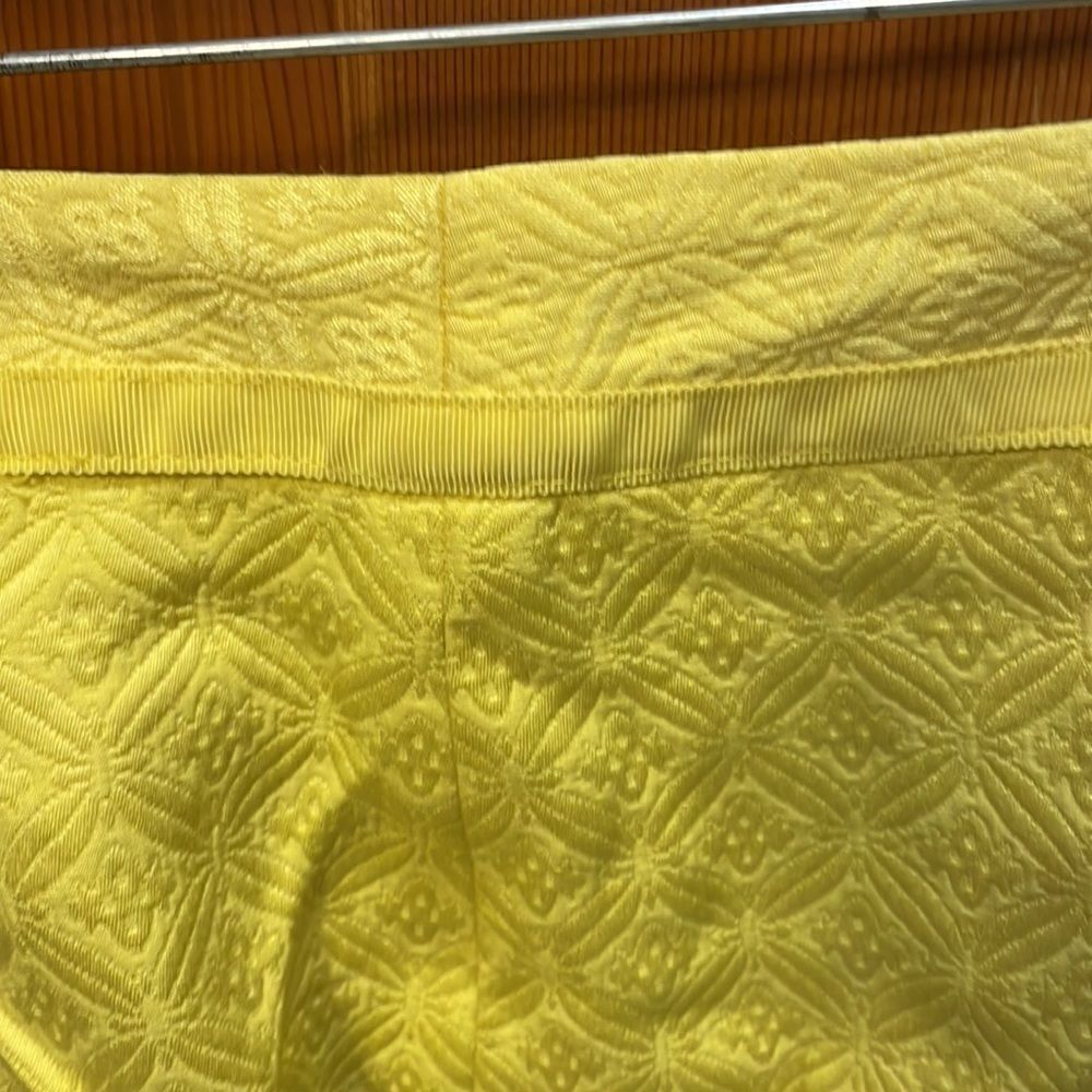 woman’s yellow pencil skirt - Picture 3 of 9